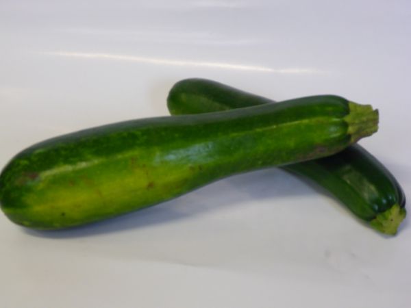 Zucchini grün