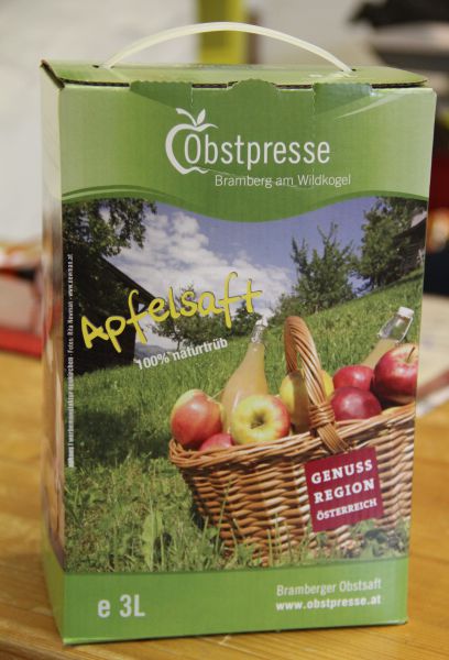 Apfelsaft mit Kartonverpackung