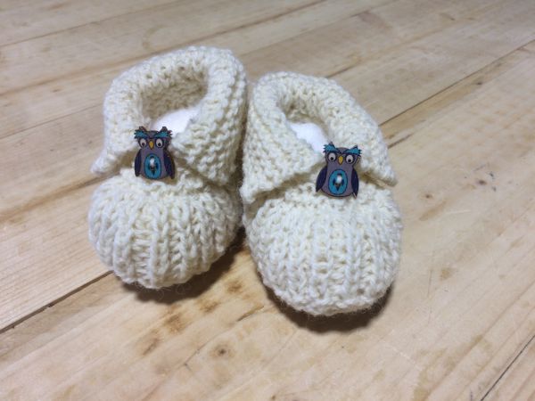 Schafwollschuhe Baby handgestrickt