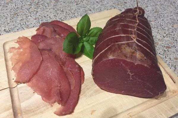 Demeter Rinderrohschinken vom Waldviertler Blondvieh (€50,85 €/kg)