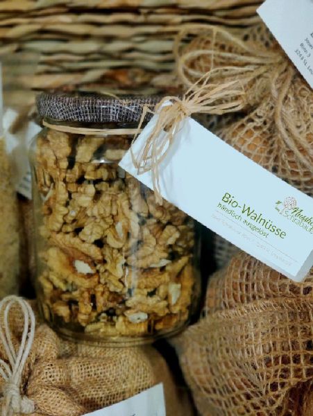 Bio Walnüsse – heurige Ernte (händisch geschält)