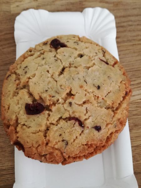 Dinkel--Cookie mit Hanfsamen und Cranberry