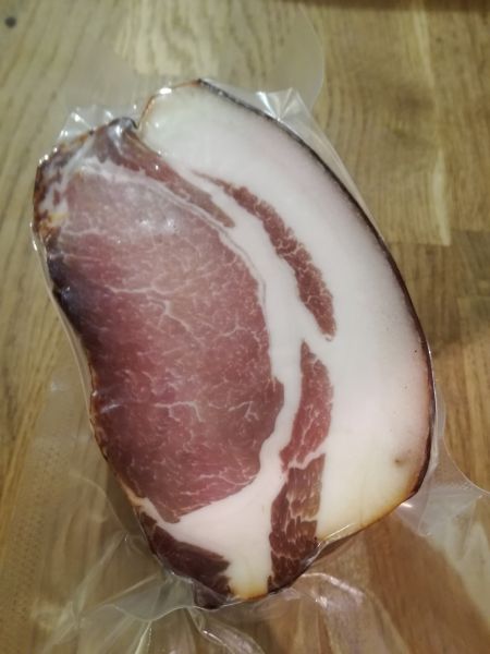 Schinkenspeck im Ganzen