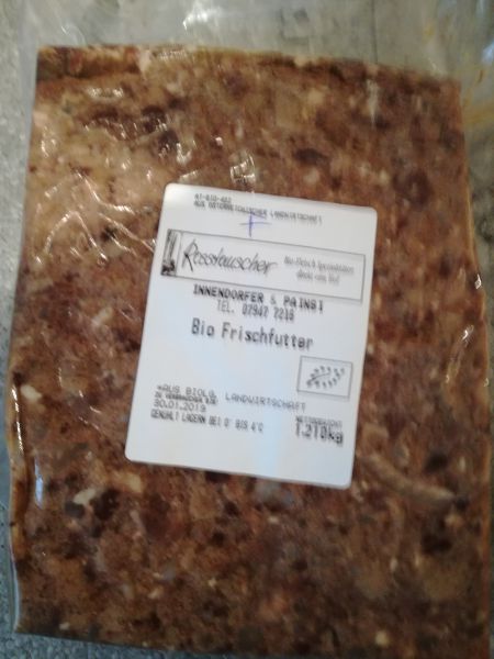 Frischfleisch-Futter