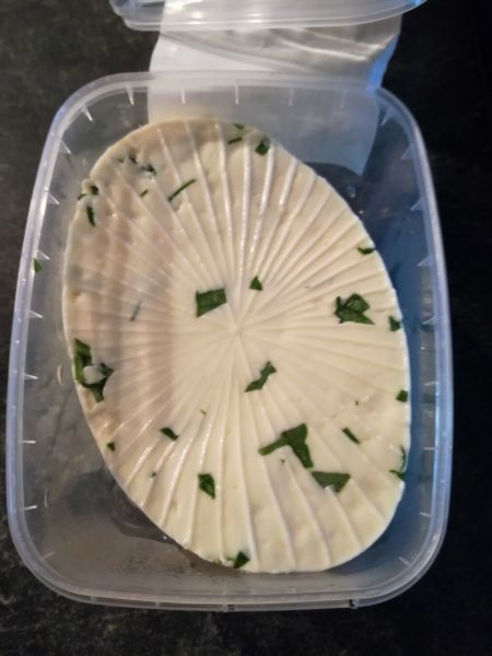 Frischkäse Laibchen mit Basilikum - bis Mo 10:00 bestellen