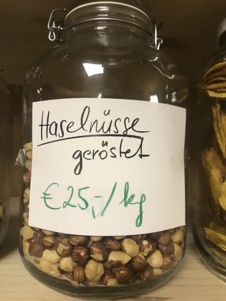 Haselnüsse geröstet offen