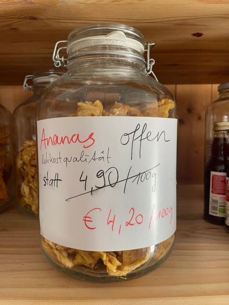 Ananas getrocknet offen