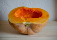 Muskatkürbis Spalte (€ 2,80/kg) - ca- 1 kg Muskatkürbis Spalte (€ 2,80/kg) - ca- 1 kg