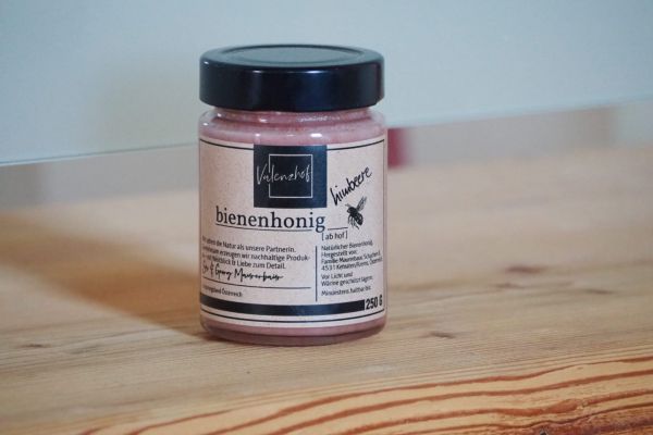 Honig mit gefriergetrockneten Himbeeren