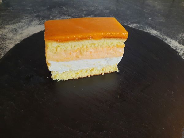 Marillenmousse-Schnitte
