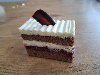 Mascarpone Weichsel-Schnitte