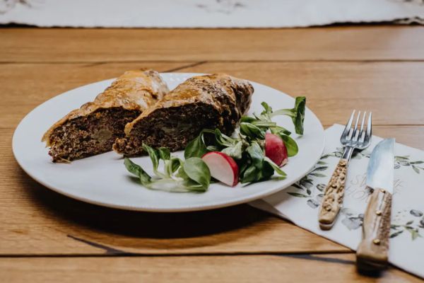 Fleischstrudel (€ 22,99/kg) tiefgekühlt