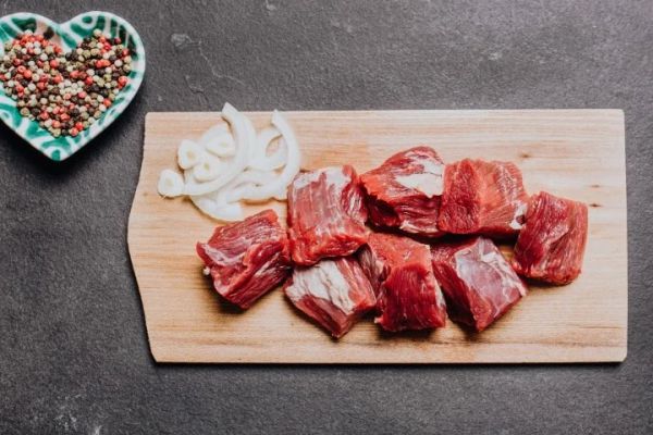Gulaschfleisch sehnenfrei (€ 28,24/kg)