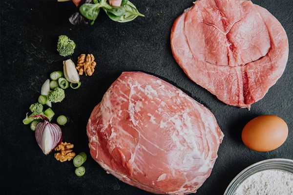 Schnitzel aus der Nuss geschnitten (€ 34,54/kg)