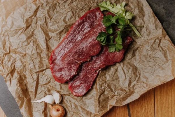 Rindschnitzel geschnitten, 3 Stk je 170 g (€ 37,70/kg)